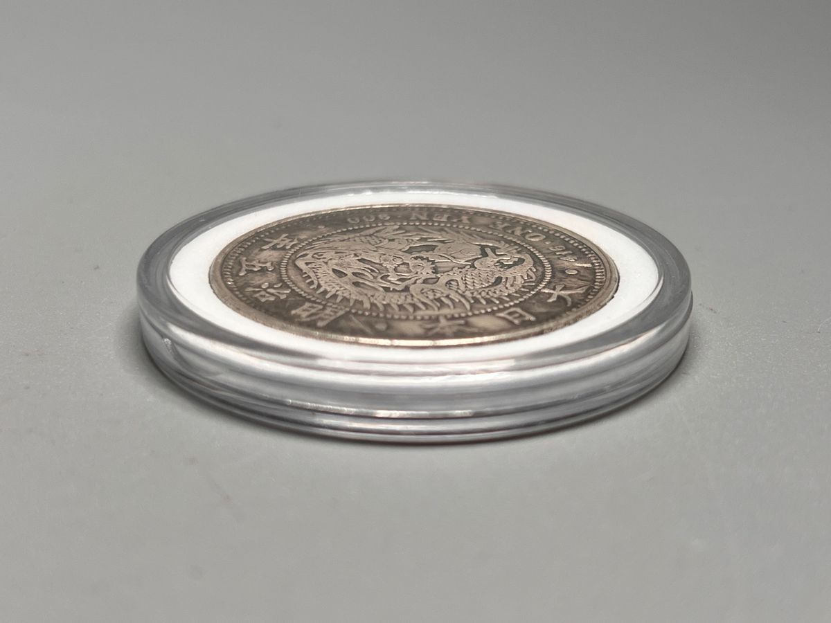 大日本 古錢 明治五年 一圓 菊紋 大型硬貨 竜 貿易銀 美品 大日本 古錢 明治五年 一圓 菊紋 大型硬貨 竜 貿易銀 美品