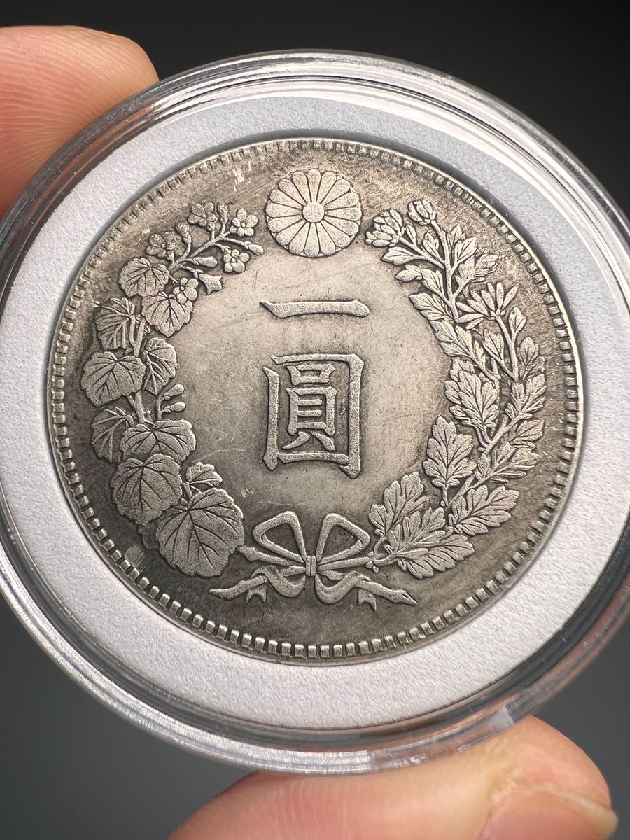 大日本 古錢 明治五年 一圓 菊紋 大型硬貨 竜 貿易銀 美品 大日本 古錢 明治五年 一圓 菊紋 大型硬貨 竜 貿易銀 美品