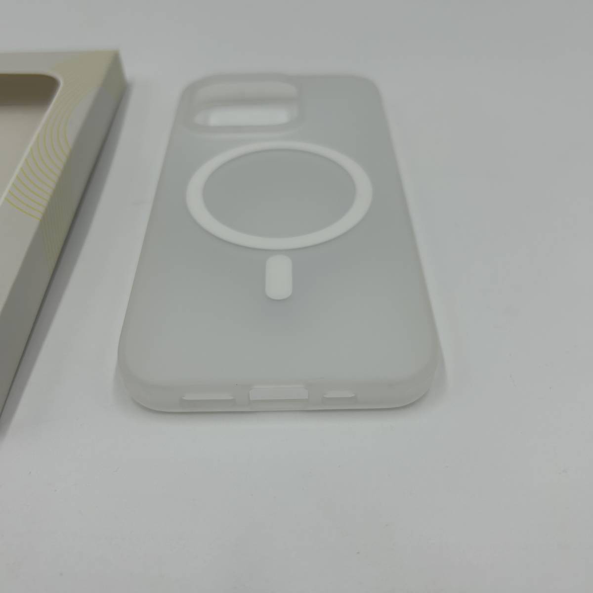 For iPhone 15 Pro 用 ケース 半透明 マグネット搭載 K506 ワイヤレス充電 耐衝撃 耐久性 全面保護 指紋防止 ストラップホール付き_画像3
