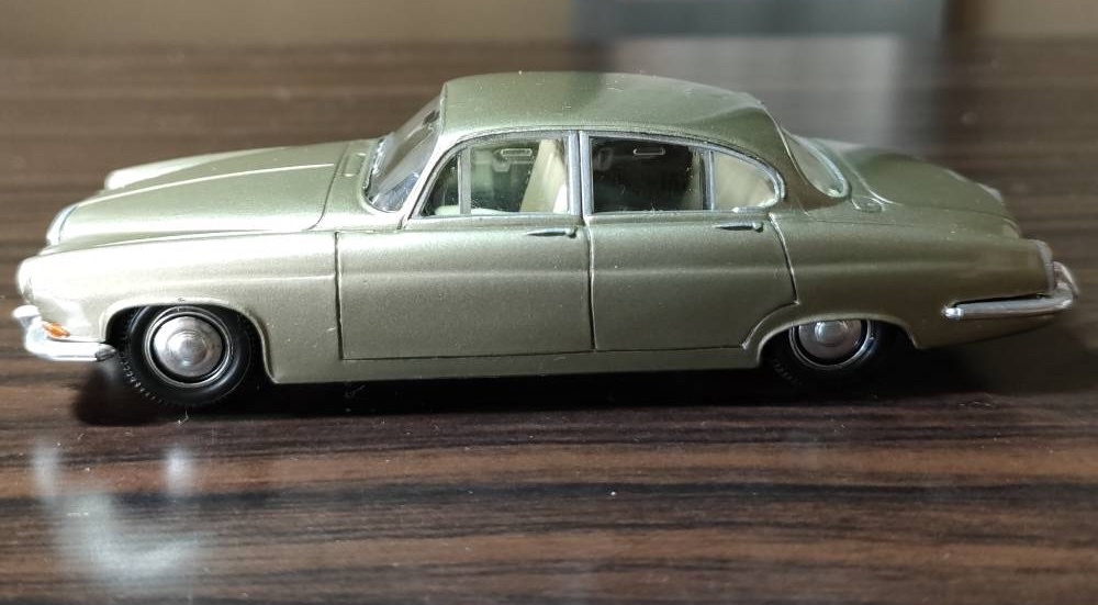 【稀少!】Ж ノレブ 1/43 ジャガー マーク10 マークX ゴールド Ж Norev JAGUAR Mark X MK10 Gold Ж Daimler DS420 DR450 デイムラー XJ_画像2