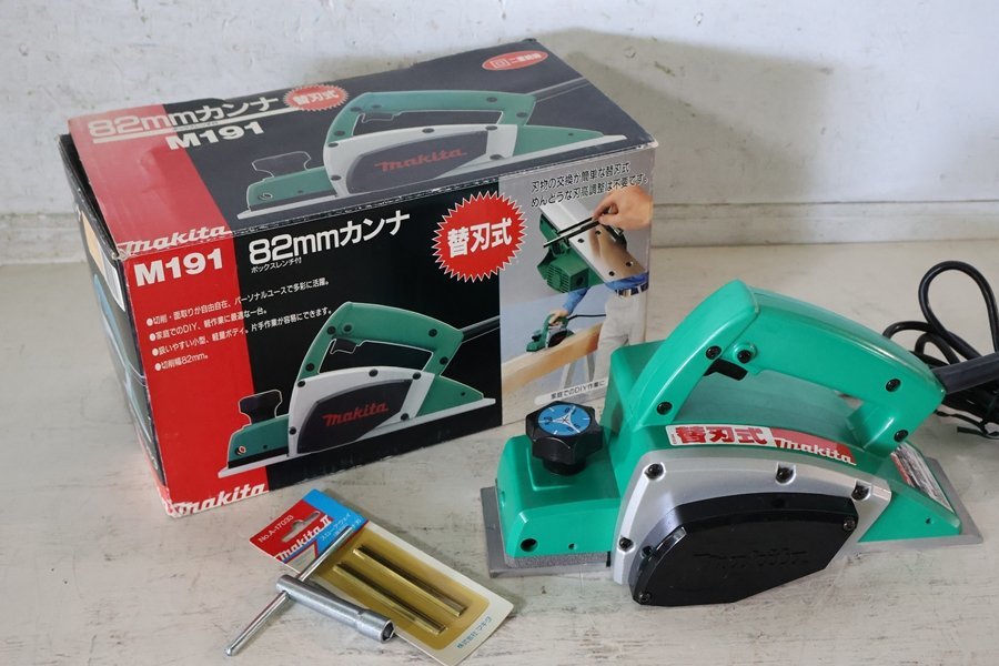 TB526マキタ makita 82mm カンナ M191◇替刃式/電動カンナ/大工道具/鉋/電動工具/木工/家具/DIY/工業系/動作確認済/古道具タグボート_画像1