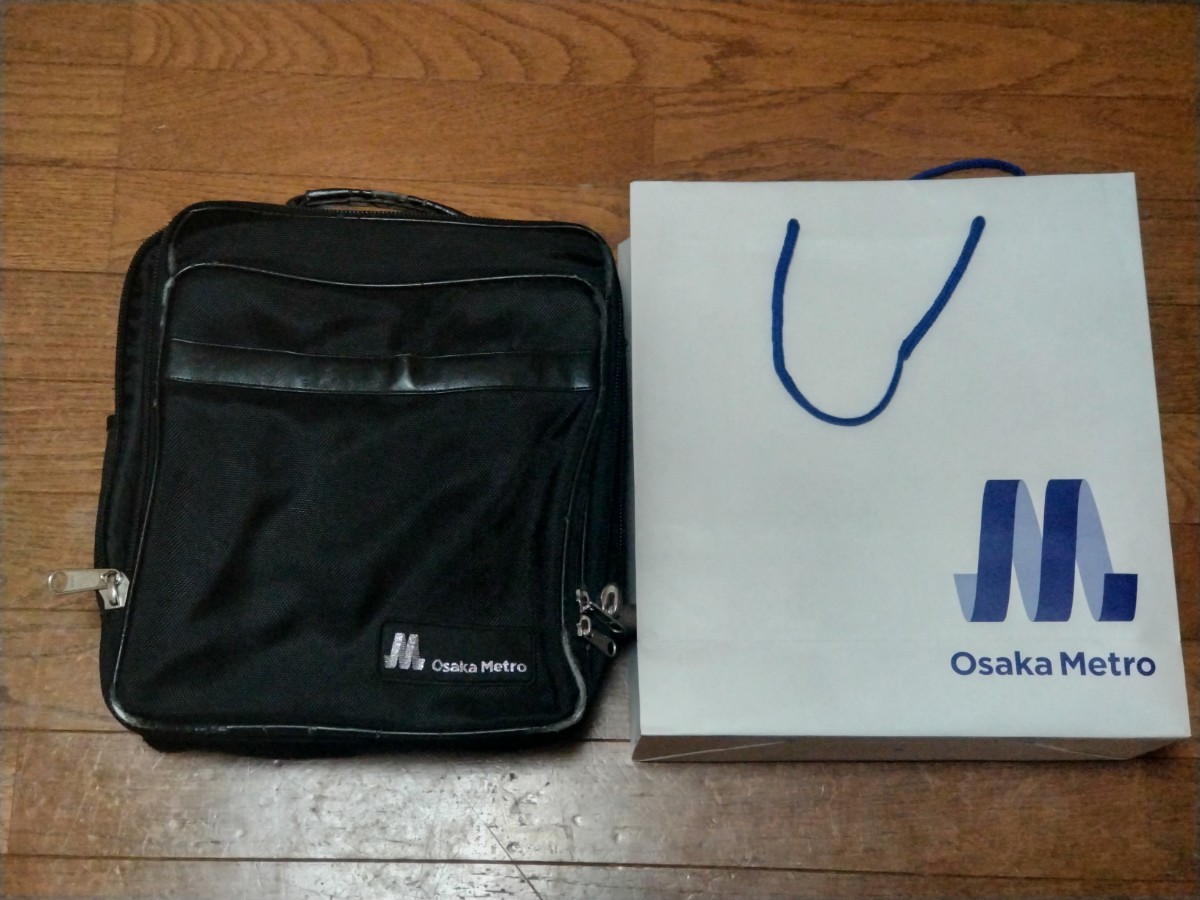 大阪メトロ乗務員カバン　前モデル　Bランク　紙袋付き　匿名配送　おてがるゆうパック　送料こちら持ち_画像1
