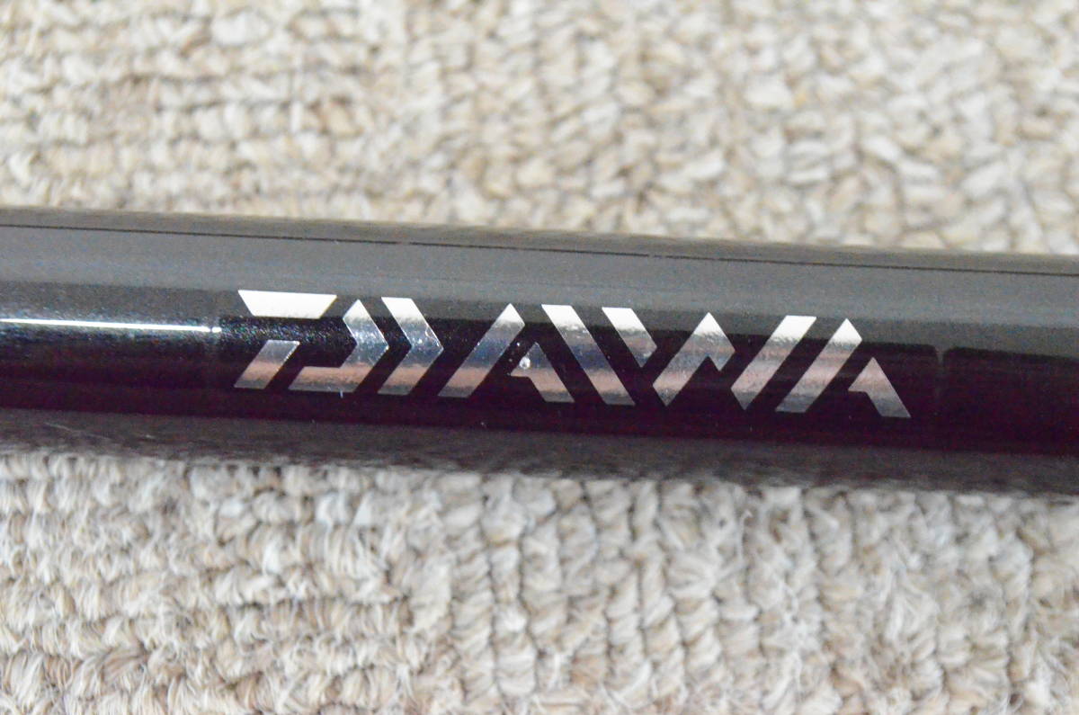 B◆Daiwa ダイワ 波紋J 超硬 18 HVFカーボン 振出竿 へら コイ竿 釣具◆_画像4