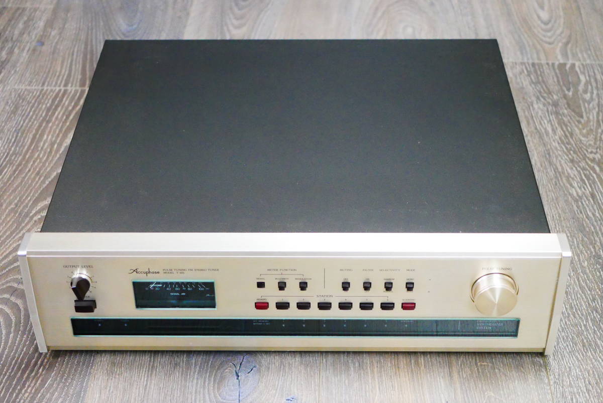 Accuphase Accuphase T-105 FM tuner super name machine! maintenance settled .. super beautiful goods! attraction. Synth rhinoceros The system! great sound quality!