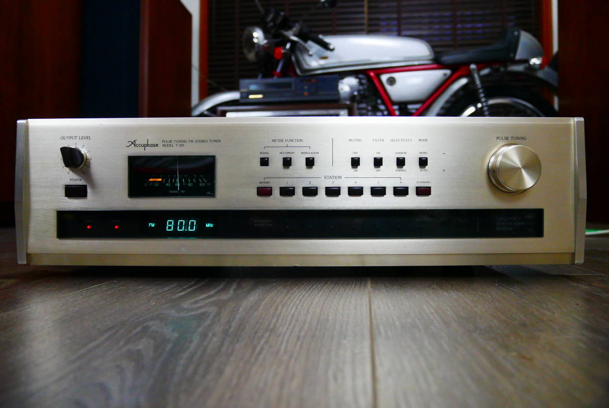 Accuphase Accuphase T-105 FM tuner super name machine! maintenance settled .. super beautiful goods! attraction. Synth rhinoceros The system! great sound quality!