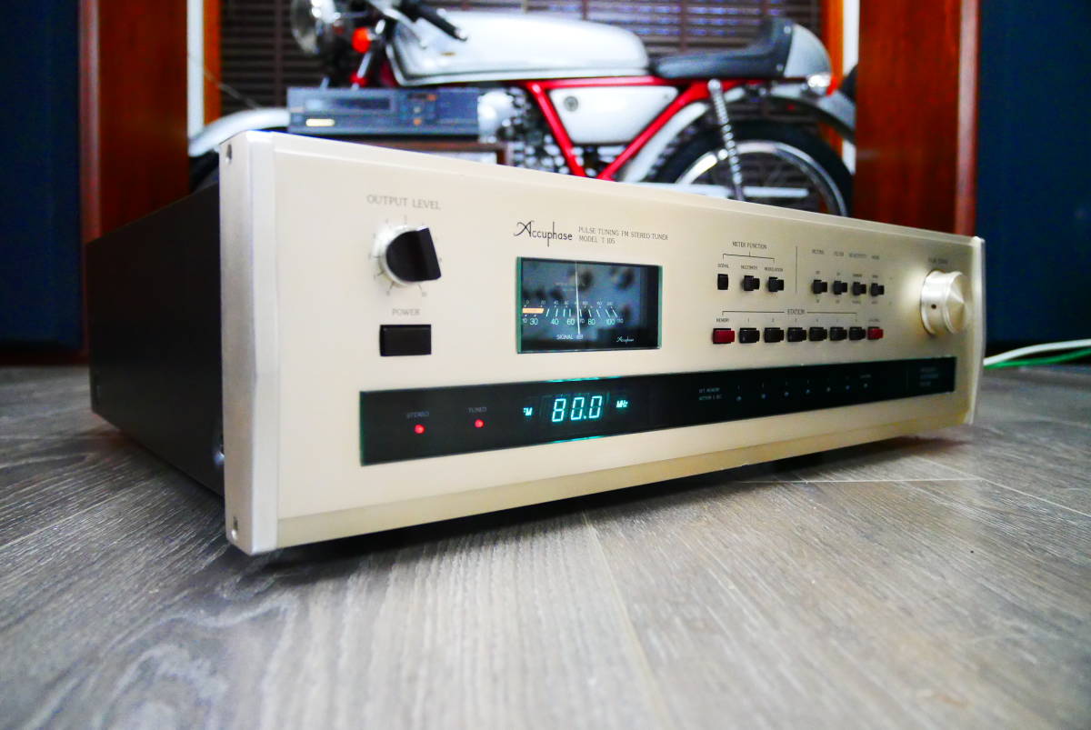 Accuphase Accuphase T-105 FM tuner super name machine! maintenance settled .. super beautiful goods! attraction. Synth rhinoceros The system! great sound quality!