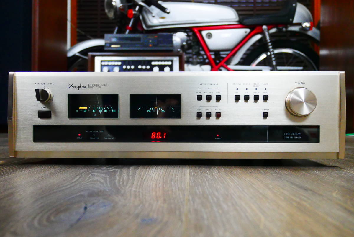 Accuphase Accuphase T-103 FM tuner super name machine! maintenance settled .. beautiful goods! burr navy blue system. last form! great sound quality!