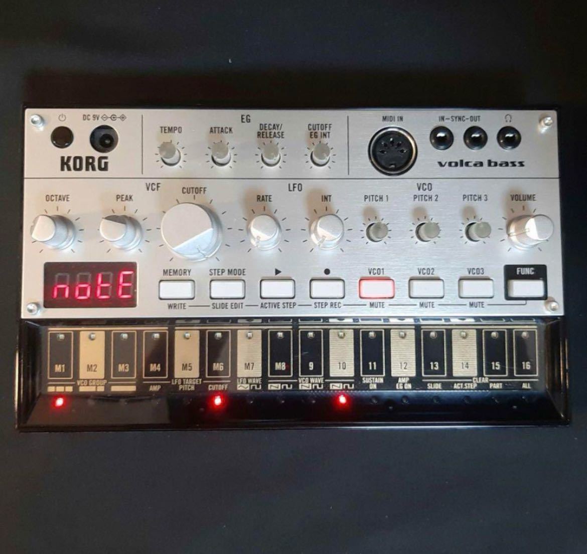 アナログベースシンセサイザー　KORG volca bass