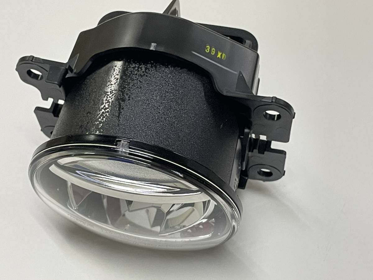 新品 未使用 令和2年式 スペーシア カスタム MK53S 右 LED フィグランプ フォグライト 35501-79R01_画像2