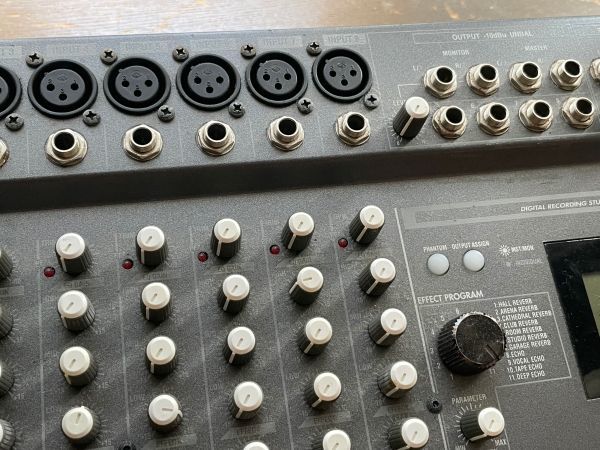 ★中古★ KORG D888 オーディオ インターフェース ミキサー コルグ ★動作品★_画像3