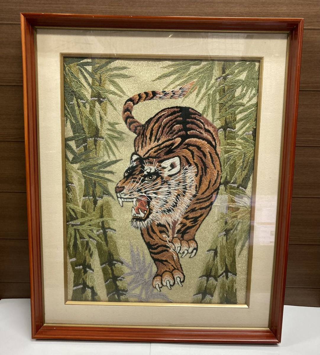刺繍絵 ♪ 竹やぶの中の虎 寅 トラ タイガー 刺繍 刺しゅう 額 刺繍絵 ♪ 竹やぶの中の虎 寅 トラ タイガー 刺繍 刺しゅう 額