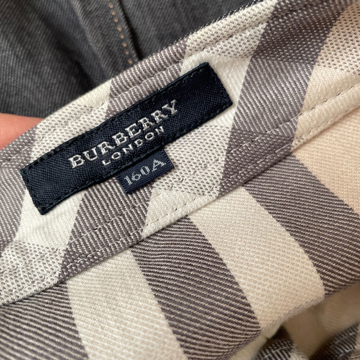 Burberry バーバリー　150 卒業式にも　美品セットアップ_画像9