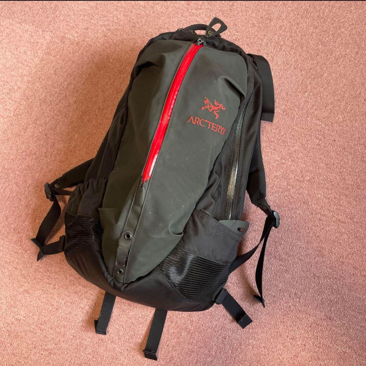 アークテリクス ARRO アロー 22 バックパック 黒赤 ARCTERYX アークテリクス ARRO アロー 22 バックパック 黒赤 ARCTERYX