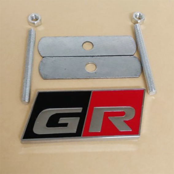 GR  エンブレム ステッカー (光沢ありタイプ） フロントグリル用 １枚の画像1