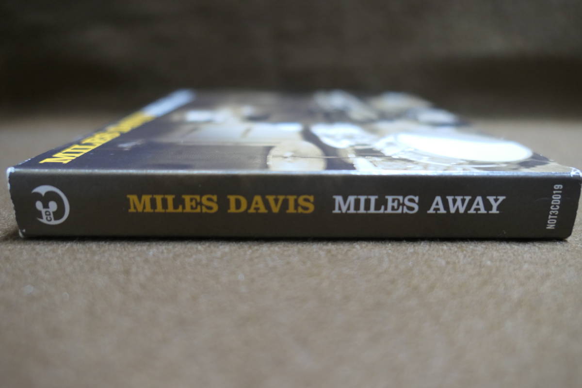 ●送料無料●中古● 3CD / マイルス・デイビス / MILES DAVIS / MILES AWAY_画像6