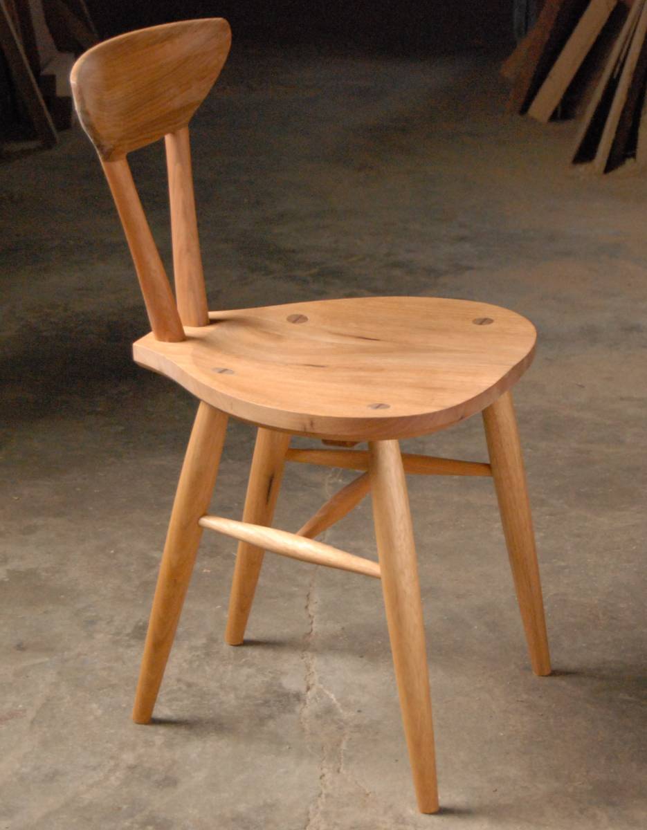 木の椅子ＣH12 クルミ材 むげ工房