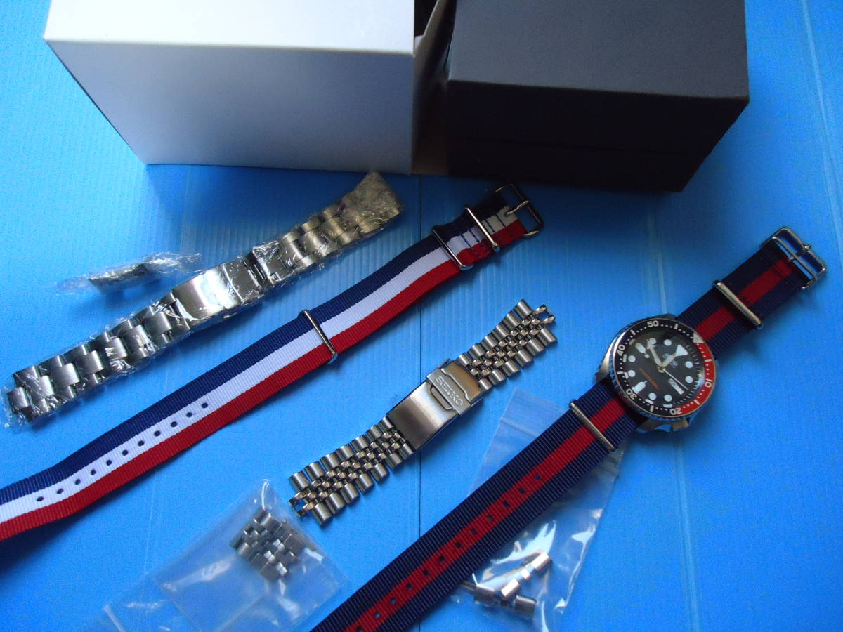 SEIKO　ネイビーボーイ　SKX009　（ペプシカラー）_SET内容、ベルト4本付き