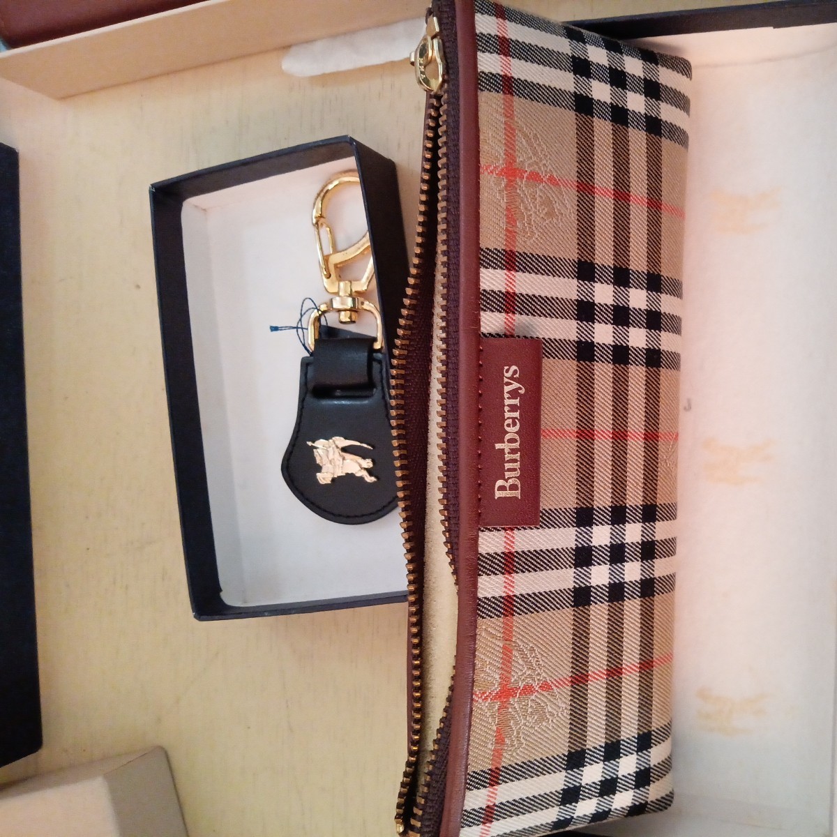 BURBERRY バーバリー 小銭入れ 手帳 キーホルダー ペンケース セット レザー 財布 キーケース ウォレット グッチ GUCCI LOUISVUITTON_画像3