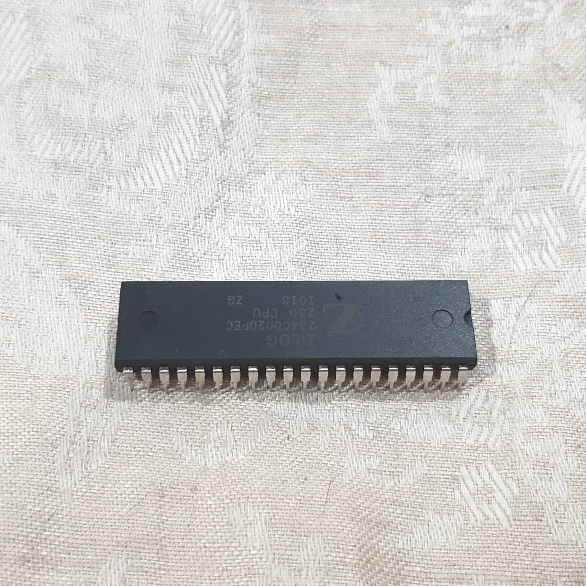 新品・未使用品 ZILOG  IC ビンテージCPU Z84C0020PEC 84C0020 Z80-CPU 20Mhz DIP-40 送料120円～の画像1