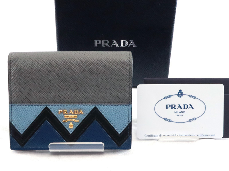 未使用 プラダ 二つ折り財布 サフィアーノ コンパクトウォレット 1MV204 グレー系 ブルー ブラック ゴールド金具 PRADA /32884_画像6