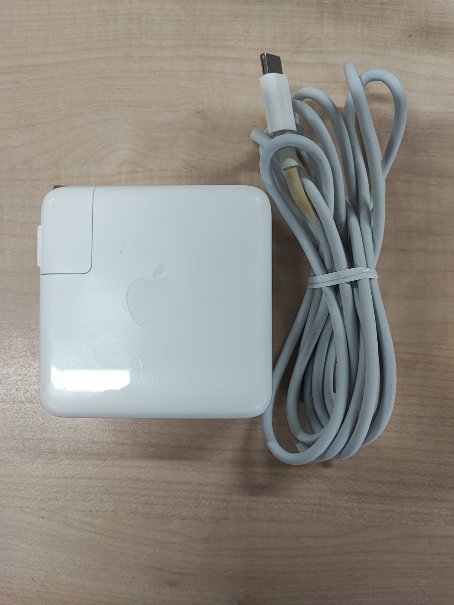 (D01239) Apple 61W USB-C 電源アダプタ A1947 と240W USB-C充電ケーブル（2m）_画像1