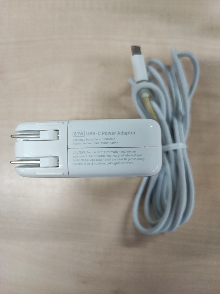 (D01239) Apple 61W USB-C 電源アダプタ A1947 と240W USB-C充電ケーブル（2m）_画像2