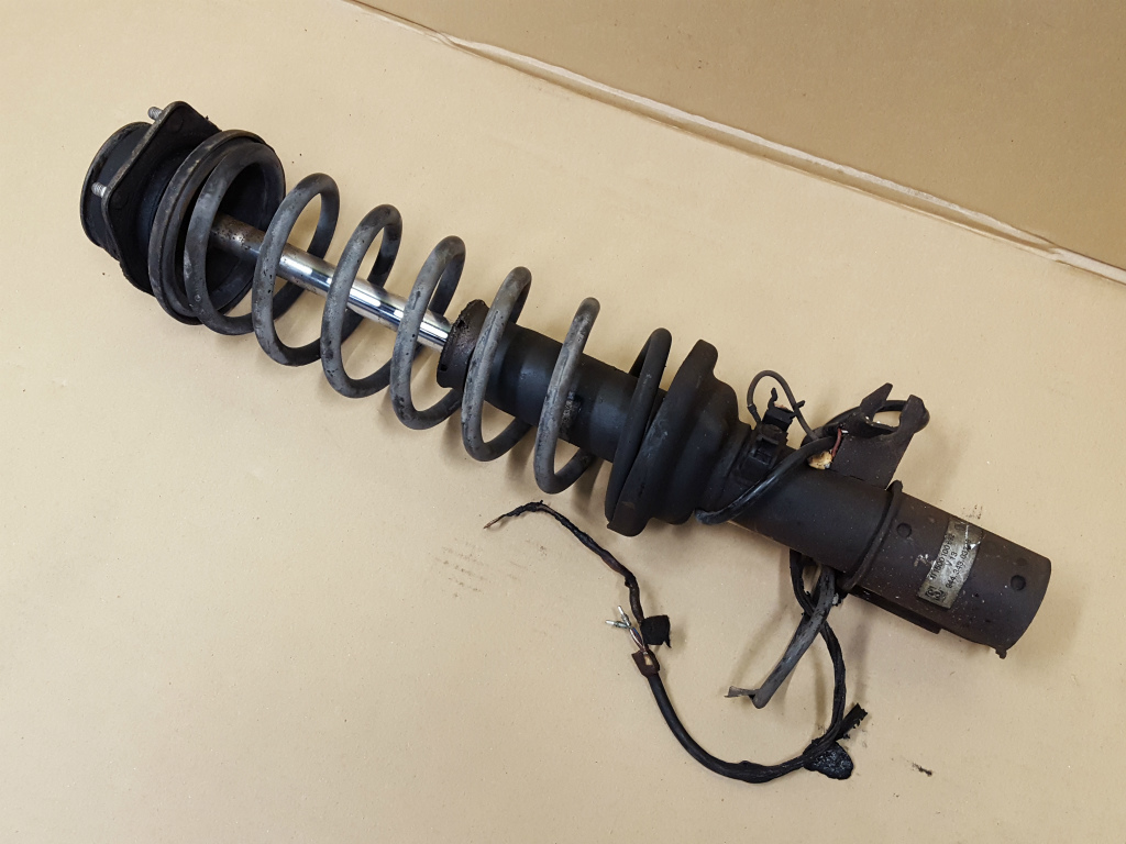  Porsche 944 front right strut suspension 924/944/968