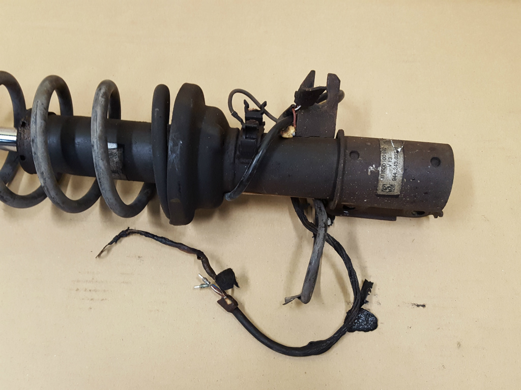  Porsche 944 front right strut suspension 924/944/968