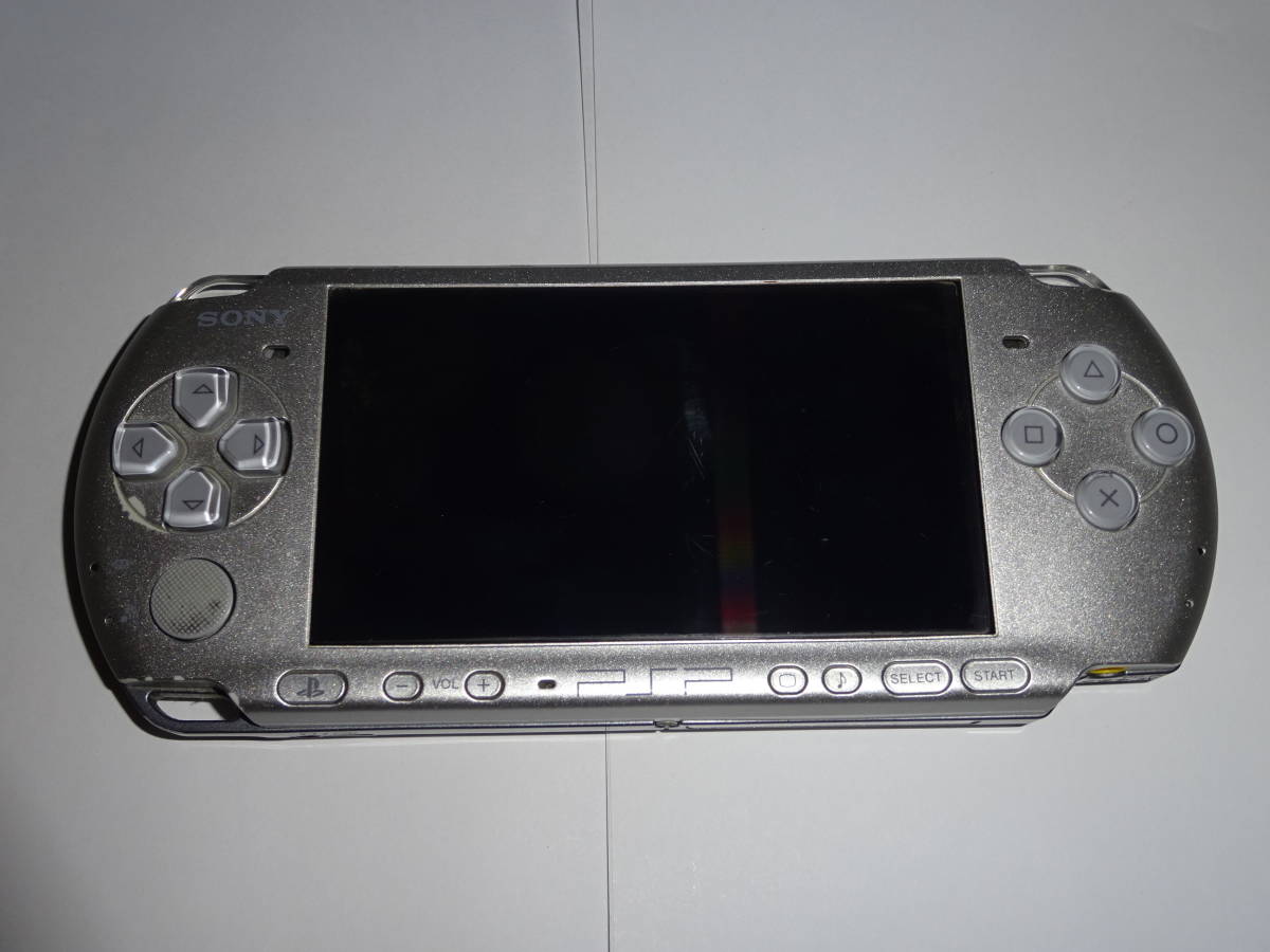 ソニー PSP3000 本体シルバー＋ソフト1本 中古品・魔法少女まどかマギカ_画像2