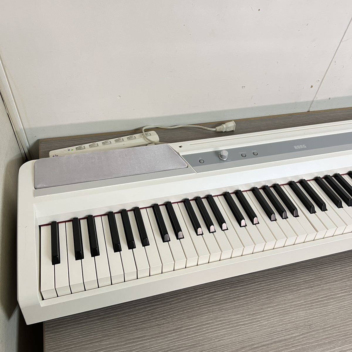 B1642 コルグKORG SP-170S 電子ピアノ 88鍵 ホワイトグレー_画像4