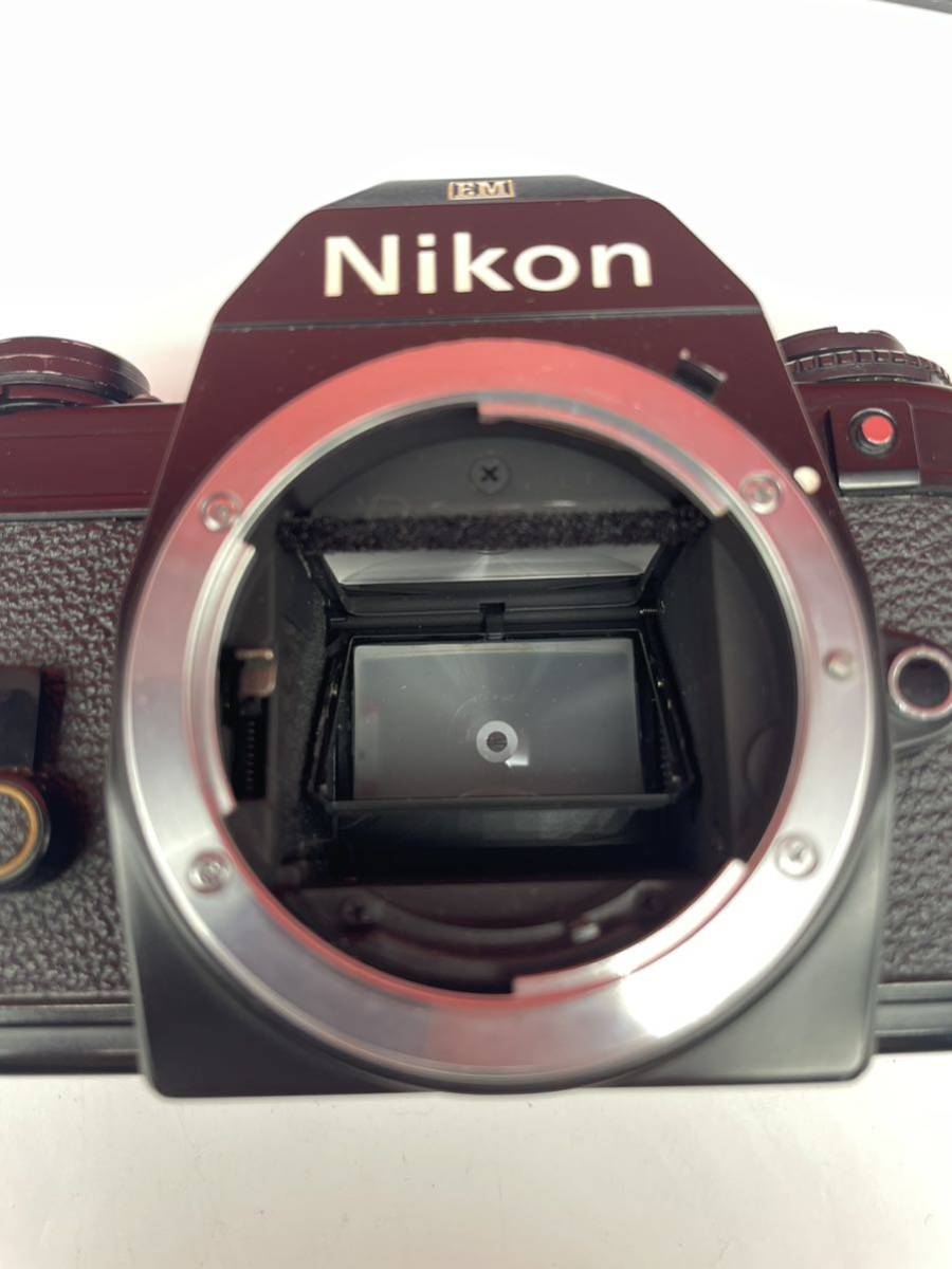 ＊ Nikon EM フィルムカメラ 一眼レフ ブラック レンズ LENS NIKKOR-N Auto 1:2.8 f=24mm ニッコール　動作確認済み ニコン _画像5