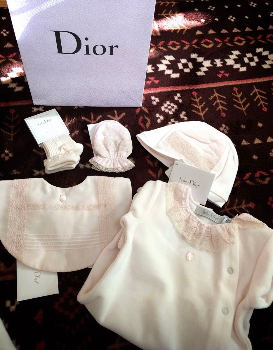 baby Dior ロンパース　靴下　スタイ　ミトン