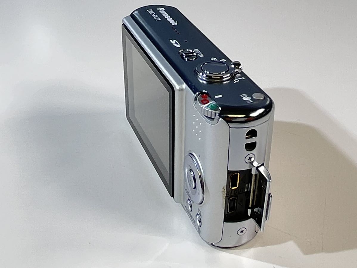 ★Panasonic LUMIX DMC-FX01 コンパクトデジタルカメラ バッテリー 充電器 シルバー 動作未確認 部品取り ジャンク 現状品 中古品 管理J172_画像9