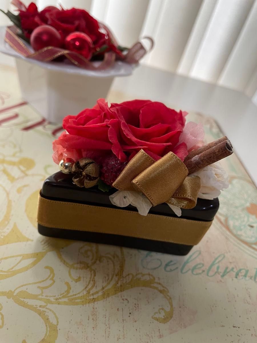 2個セット可愛いプリザーブドフラワー薔薇・ケーキ　バレンタイン　プリザーブドフラワー 花 置物  手作り