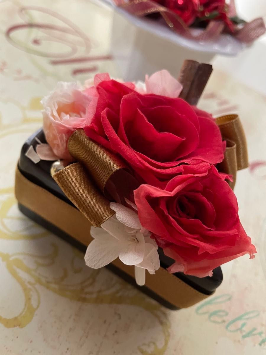 2個セット可愛いプリザーブドフラワー薔薇・ケーキ　バレンタイン　プリザーブドフラワー 花 置物  手作り