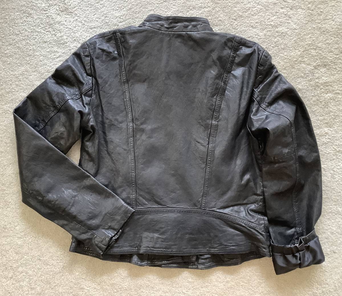 LAUREN Ralph Lauren新品8♪着るたびに馴染んでくる本革Burnished Lamb Leather Biker Jacket艶ありヴィンテージレザーバイカージャケット_後ろの画像。立体的なシルエットを演出
