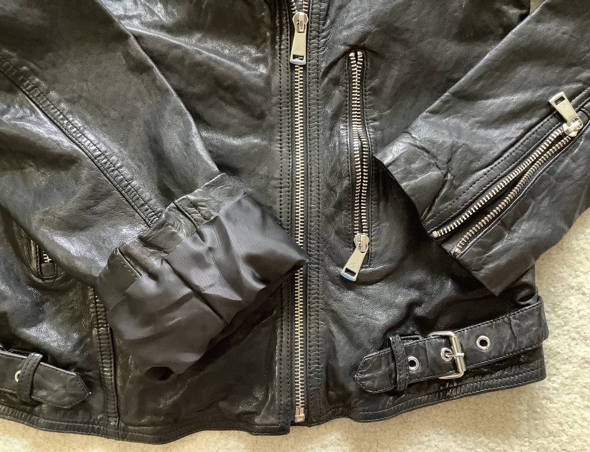 LAUREN Ralph Lauren新品10★着るたびに馴染んでくる本革Burnished Lamb Leather Biker Jacket艶ありヴィンテージレザーバイカージャケット_ポケットもジッパー付き。袖口にもジッパー