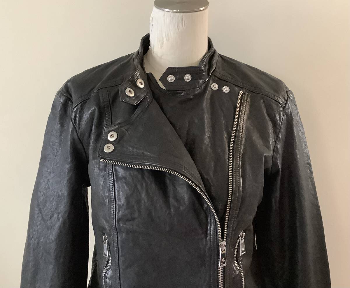 LAUREN Ralph Lauren新品10★着るたびに馴染んでくる本革Burnished Lamb Leather Biker Jacket艶ありヴィンテージレザーバイカージャケット_襟元にはシルバー色のスナップボタンが４つ