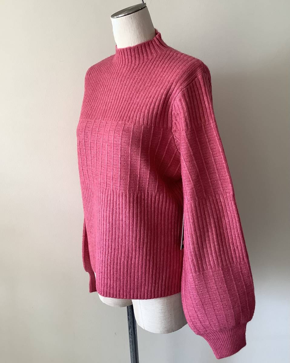 BROADWAY38新品サイズXL♪編み目が凝っているふんわり袖 フェミニンなローズピンクボトルネックセーター_ボリュームありのふんわり袖