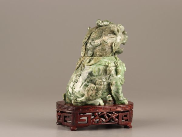 中国古玩 唐物 翡翠 緑砡石 獅子 香炉 置物 細密細工 時代物 極上品 初だし品 C3300_画像3
