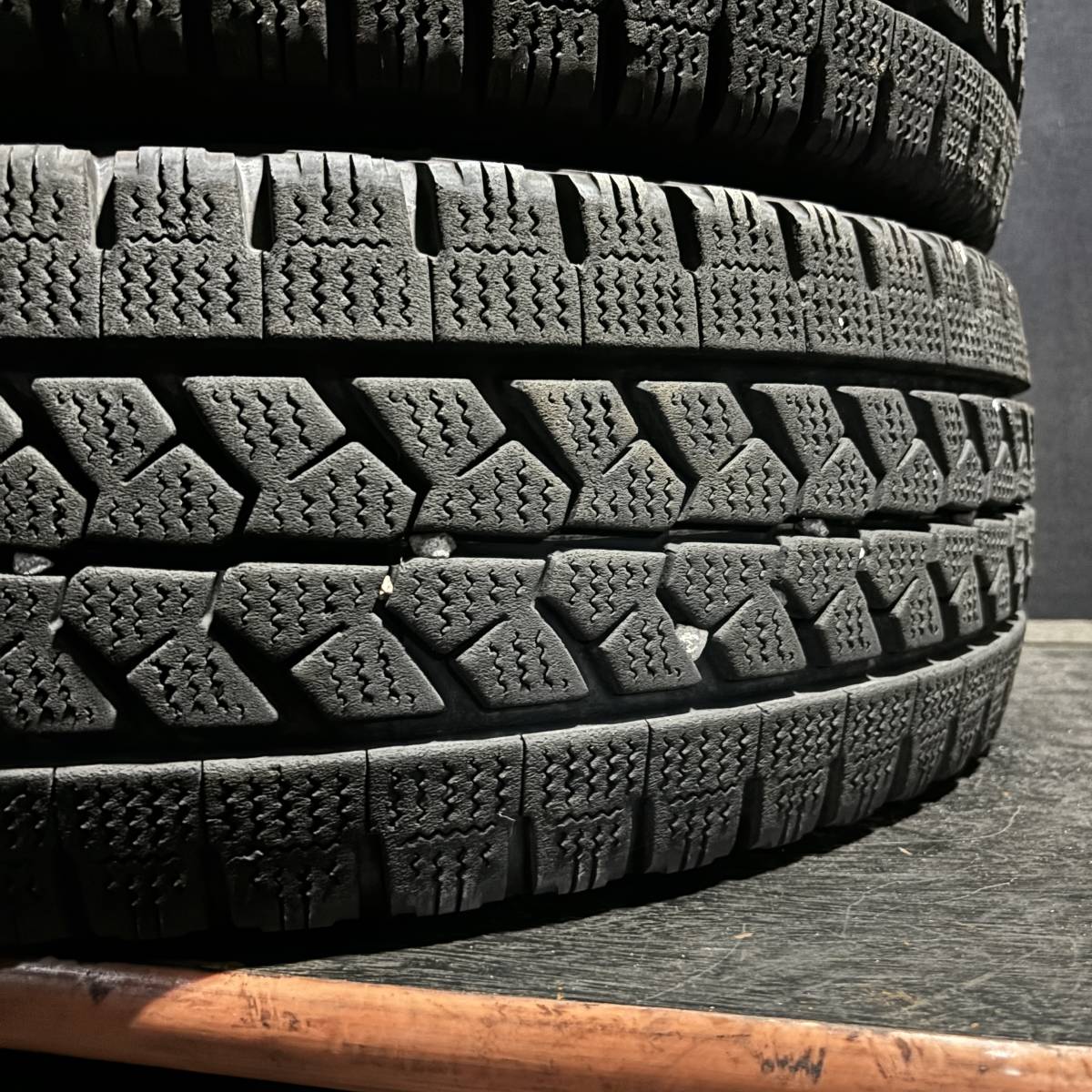 送料無料 バリ山★2022年製 225/70R16 117/115L ブリヂストン W979 6本セット スタッドレス エルフ　キャンター　ダイナ_画像7