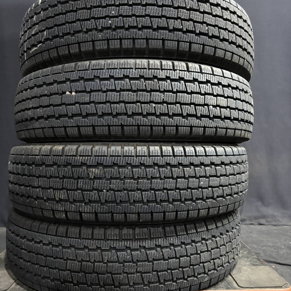 スーパーバリ山★送料無料 2021年製★ 145/80R12 80/78N ( 145r12 6pr ) ブリヂストン W300 スタッドレス 4本セット_画像1