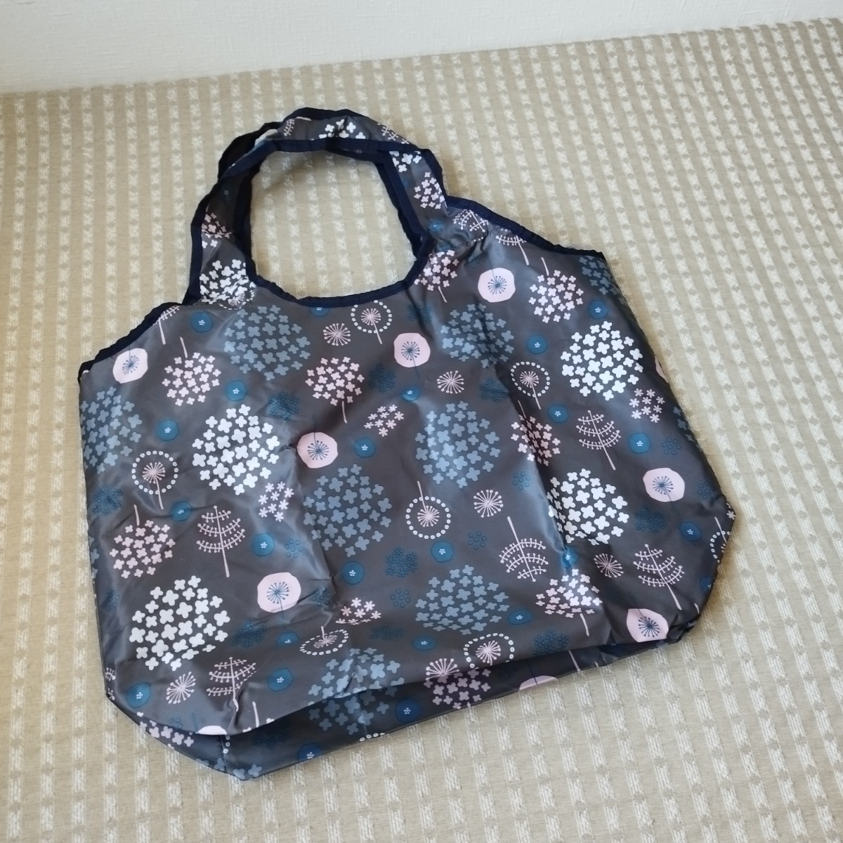 1点のみ● 未使用 大容量 28L バルーン エコバッグ 折りたたみ 保冷 保温 内ポケット gray 北欧 花●●ネコポス 送料無料