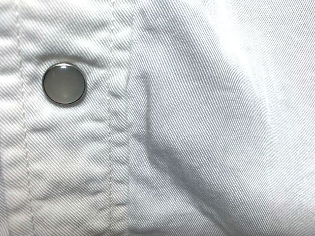★美品　Wrangler for Ron Herman ラングラー × ロンハーマン別注　テンセル100% ウエスタンシャツ ホワイト XS_生地とボタンのアップ画像です。