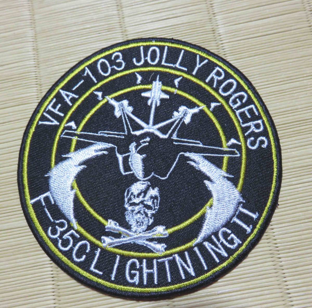 圧着IR■黒黄 煙幕 円型 激渋◎新品アメリカ US  VFA-103 F-35C LIGHTNINGⅡジョリーロジャースJolly Rogers刺繍ミリタリーワッペン の画像1