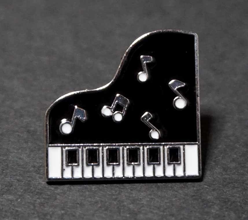 ■《萌黒白グランドピアノ》 新品『ピアノ.楽譜』 PIANO 音楽■金属ピンバッジ バッチ■おしゃれ ファッション ラッキーアイテム ■MUSIC _画像3