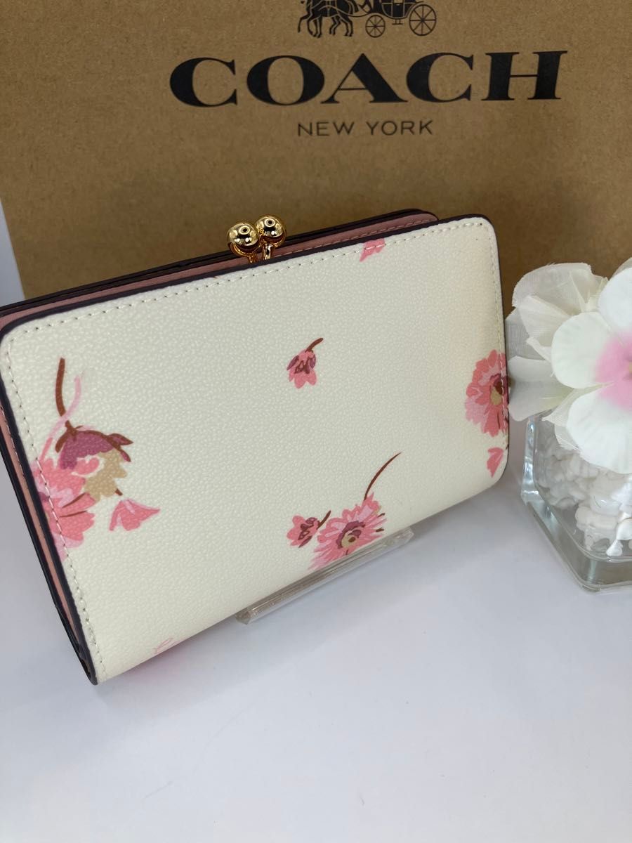 新品 未使用 COACH コーチ 花柄 がま口二つ折り財布 箱 紙袋付き