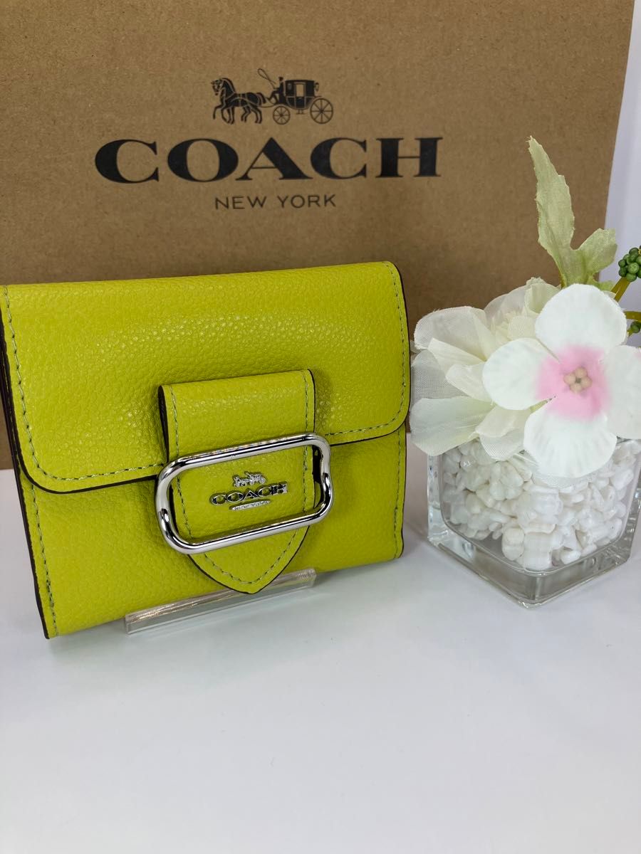 新品　未使用　COACH コーチ モーガン　黄緑シグネチャースモール二つ折り財布　箱、紙袋付き