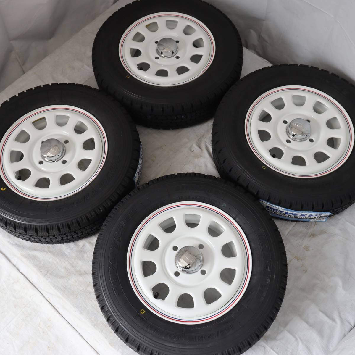 即納OK デイトナ 12-4.0J＋42 4-100 ホワイト スタッドレス付4本SET 145/80R12 80/78N 2023年製 トーヨー DELVEX935 軽トラ (W2404-1)_画像2