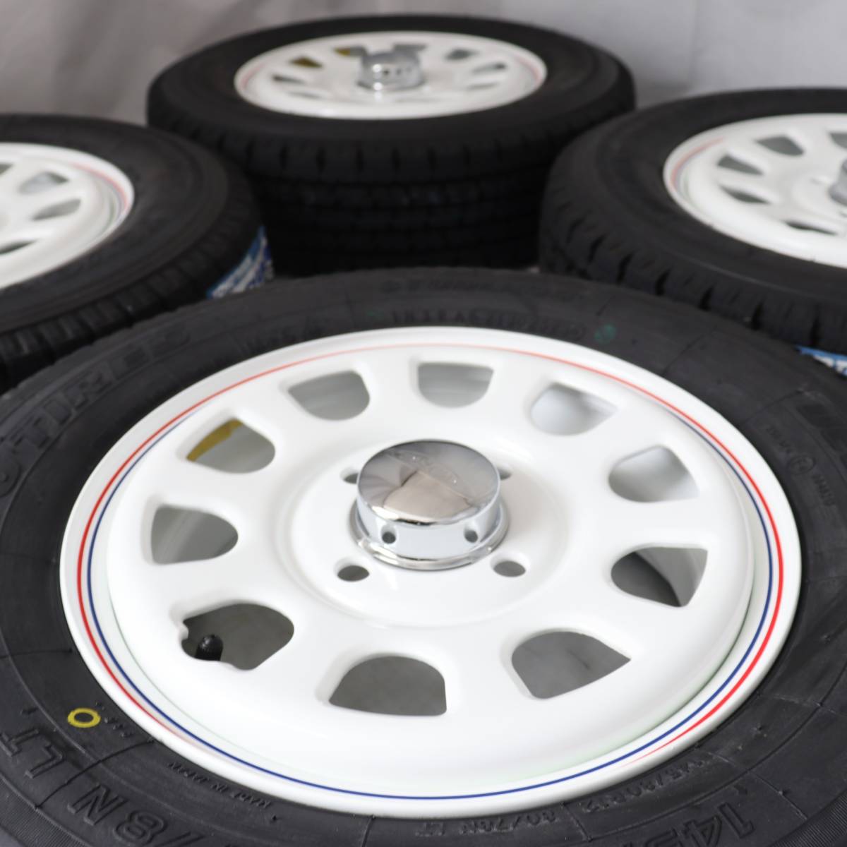 即納OK デイトナ 12-4.0J＋42 4-100 ホワイト スタッドレス付4本SET 145/80R12 80/78N 2023年製 トーヨー DELVEX935 軽トラ (W2404-1)_画像4